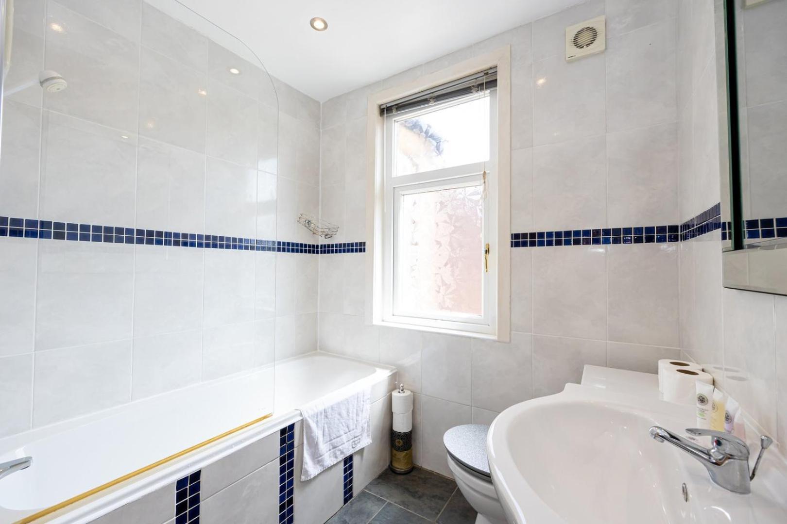 Guestready - Enchanting Life In Gorse Hill Mánchester Exterior foto